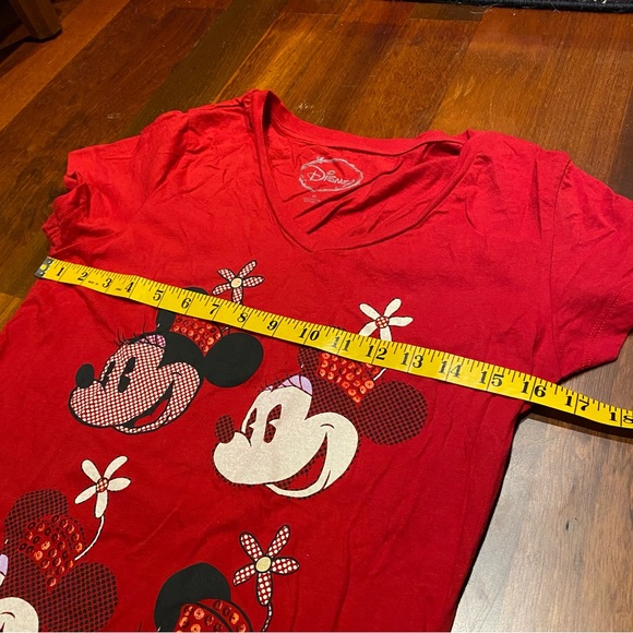 Minnie Mouse Red V-neck T-shirt size medium - Picture 5 of 8